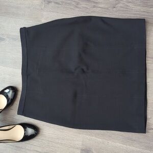 NWT Ann Taylor Black Tailored Above the Knee Skirt - Size 8